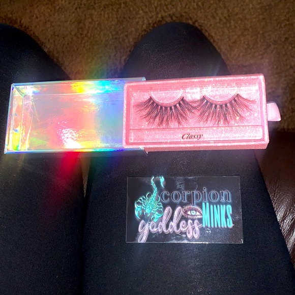 Mink strip lashes - Picture 3 of 3